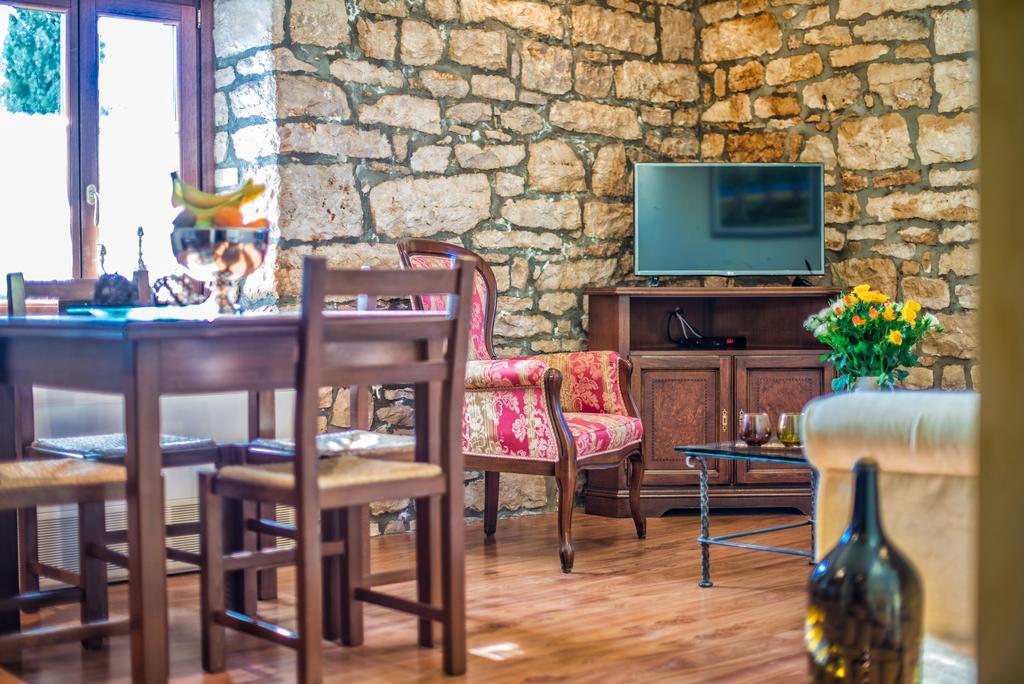 Aparthotel Katalyma 828 Kanfanar Kültér fotó