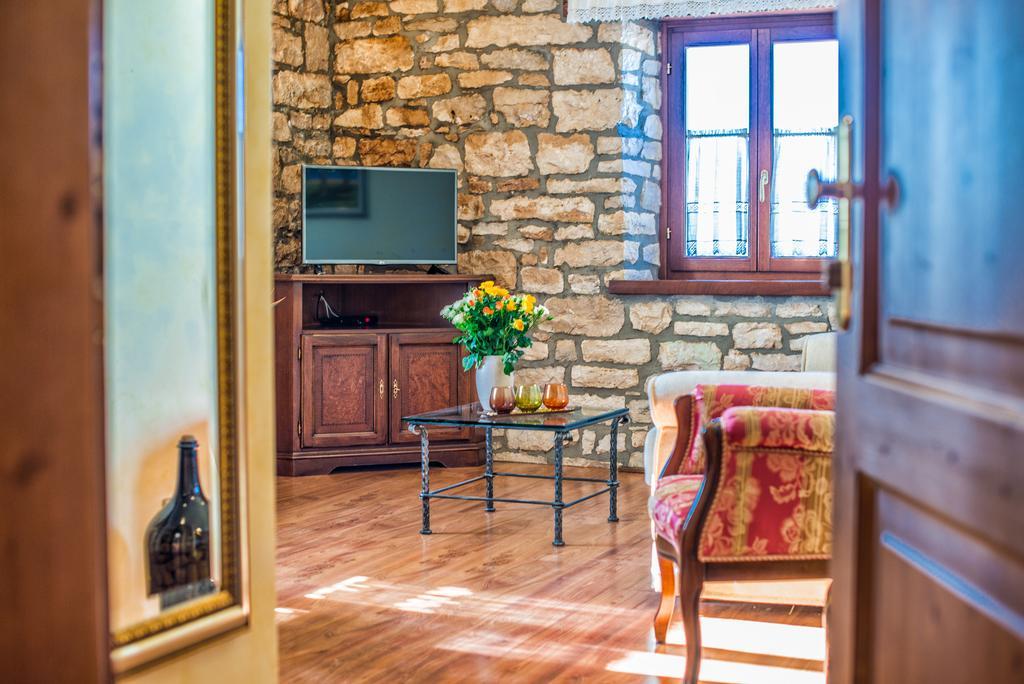 Aparthotel Katalyma 828 Kanfanar Kültér fotó