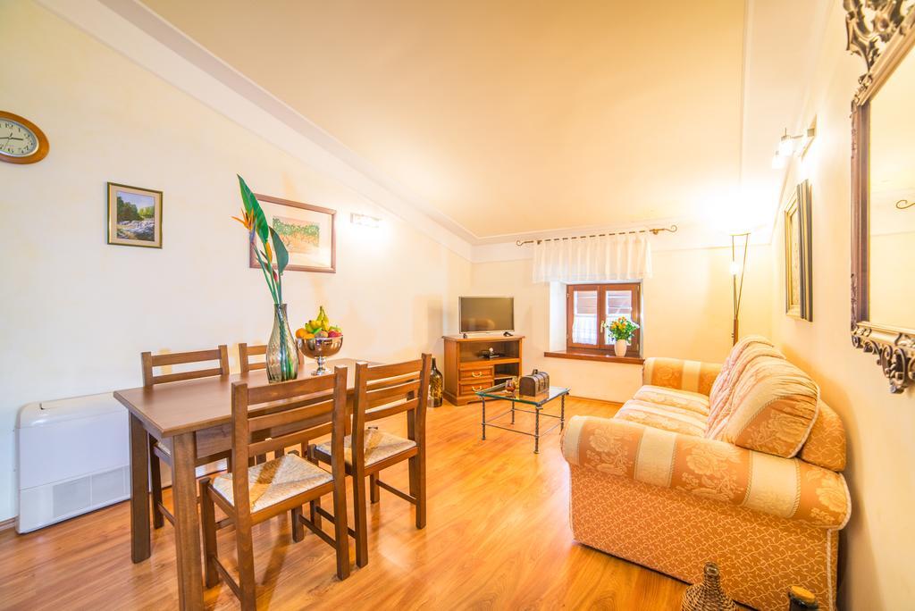 Aparthotel Katalyma 828 Kanfanar Kültér fotó