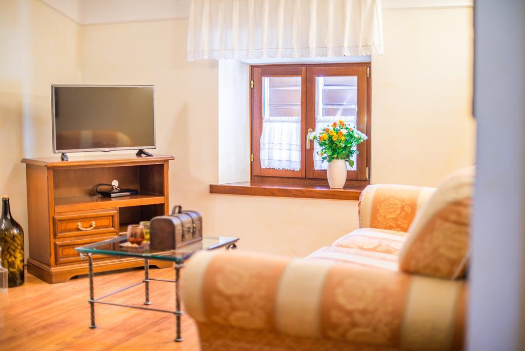 Aparthotel Katalyma 828 Kanfanar Kültér fotó