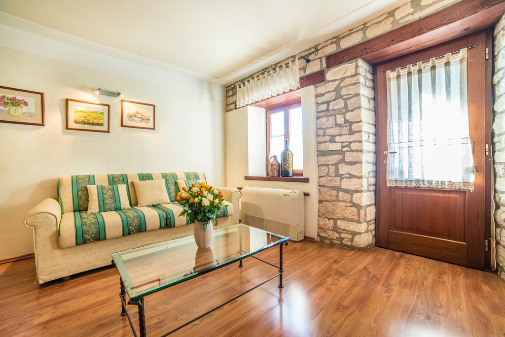 Aparthotel Katalyma 828 Kanfanar Kültér fotó